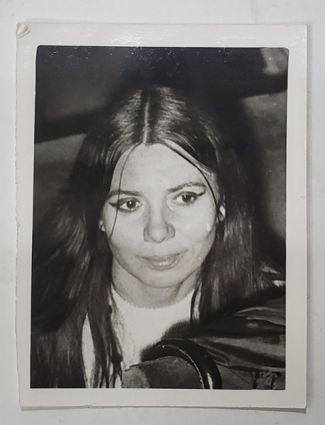 POETA SI DISIDENTA  ILEANA MALANCIOIU , FOTOGRAFIE de V. BLENDEA , 1977
