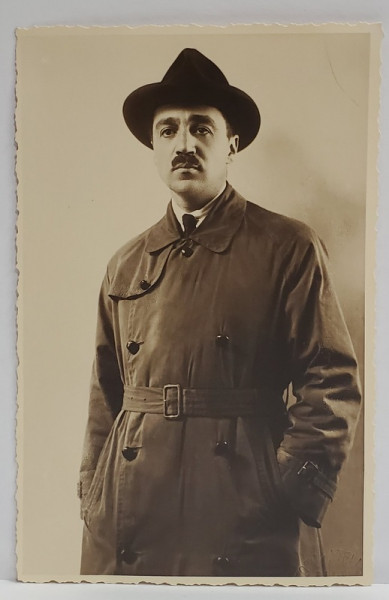 POETUL GEORGE MAGHERU 1892-1952 , FOTOGRAFIE , ANII ' 30