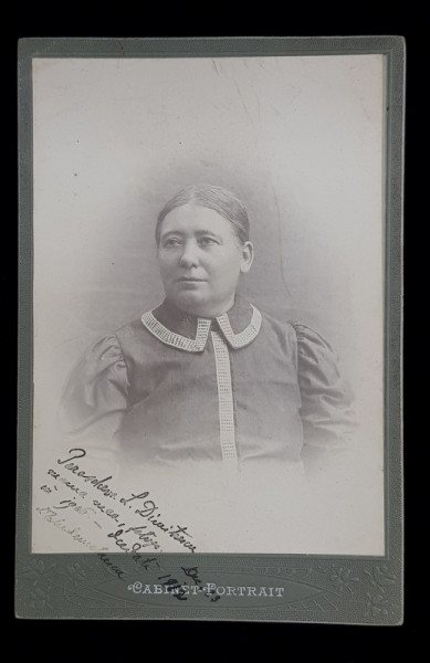 PORTRET DE FEMEIE , FOTOGRAFIE TIP  CABINET , MONOCROMA , DATATA 1905