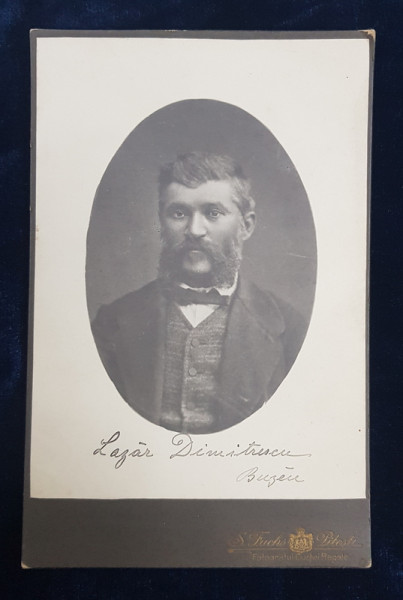 PORTRETUL DOMNULUI LAZAR DIMITRESCU , BUZAU , FOTOGRAFIE FACUTA DUPA ORIGINAL , TIP CABINET , LIPITA PE PASPARTU DE CARTON , INCEPUTUL SECOLULUI XX