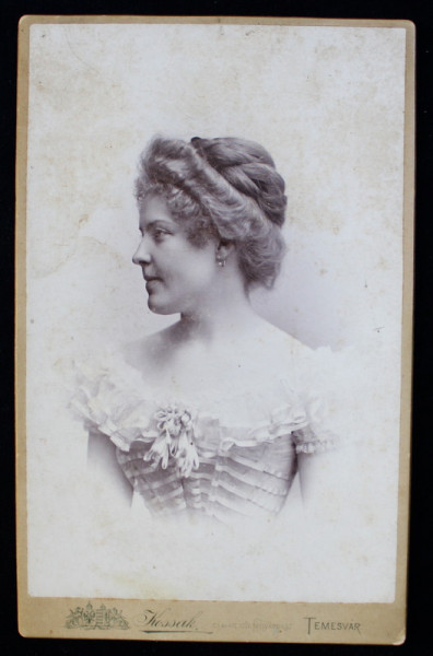 PORTRETULUNEI TINERE , FOTOGRAFIE TIP CABINET , LIPITA PE CARTON , CCA. 1900