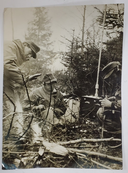 POST GERMAN DE TELEGRAFIE PE FRONTUL DE EST IN PRIMELE LINII , FOTOGRAFIE GERMANA DE PRESA , AL DOILEA RAZBOI MONDIAL