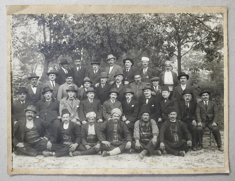 PRIMARI DIN JUDETUL CALIACRA INSTRUITI LA BAZARGIC SPRE A PLECA LA INCORONAREA REGELUI , FOTOGRAFIE DE GRUP , 14 OCTOMBRIE , 1922