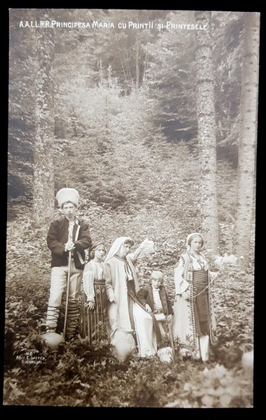 PRINCIPESA MARIA CU PRINTII CAROL SI NICOLAE SI PRINTESELE ILEANA SI MARIOARA - CARTE POSTALA FOTO