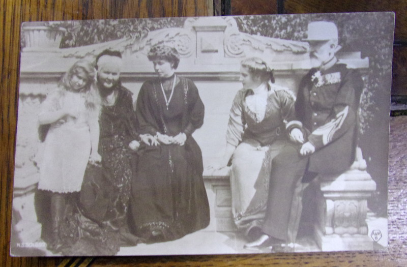 REGELE CAROL I , REGINA ELISABETA , PRINCIPESA MARIA SI FIICELE ACESTEIA , ILEANA SI MARIOARA - CARTE POSTALA FOTO