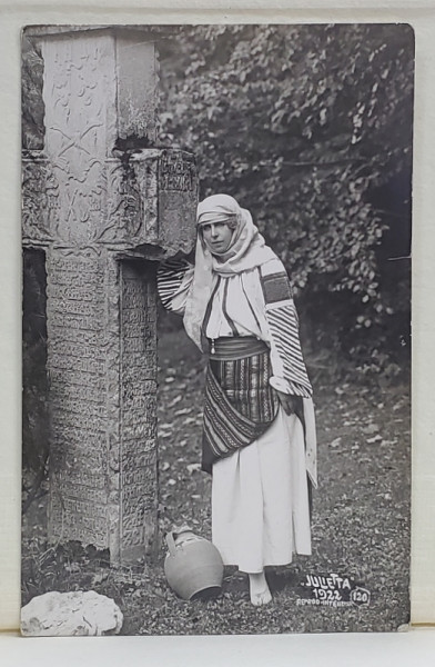 REGINA MARIA A ROMANIEI LANGA CRUCEA DE LA BRAN , FOTOGRAFIE TIP CARTE POSTALA , STUDIO JULIETTA , 1922