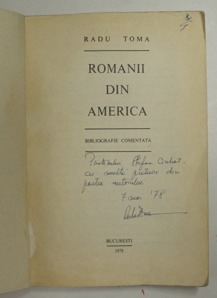 ROMANII DIN AMERICA - BIBLIOGRAFIE COMENTATA de RADU TOMA , 1978 , DEDICATIE * , PREZINTA INSEMNARI , URME DE UZURA , PETE *