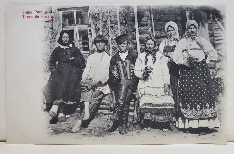 RUSIA , FAMILIE DE TARANI IN FATA CASEI , CARTE POSTALA ILUSTRATA , CLASICA