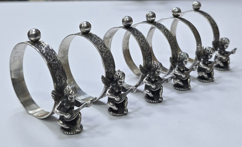 Sase inele din argint pentru servet de masa, decorate cu amoras, Secol XIX