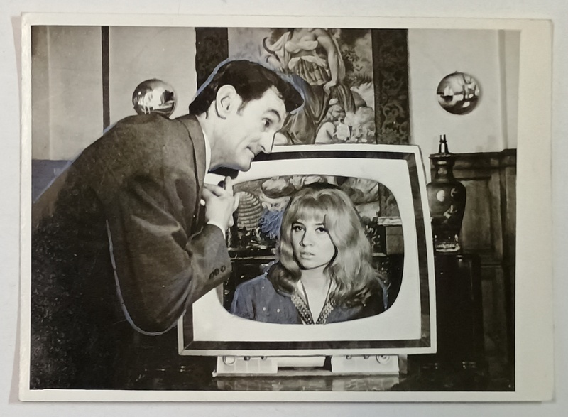 SCENA DIN FILMUL ' B.D INTRA IN ACTIUNE ' : PUIU CALINESCU si IOANA DRAGAN , FOTOGRAFIE DE PRESA , 1970