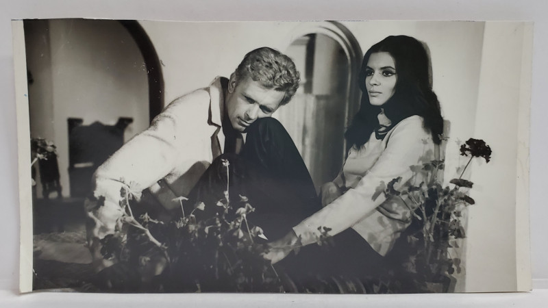 SCENA DIN FILMUL ' RAUTACIOSUL ADOLESCENT ' CU IRINA PETRESCU si IURIE DARIE , FOTO PRESA , 1969
