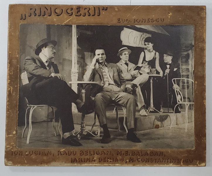 SCENA DIN PIESA ' RINOCERII ' de E. IONESCO CU : ION LUCIAN , RADU BELIGAN , IARINA DAMIAN .., FOTOGRAFIE , ANII '70