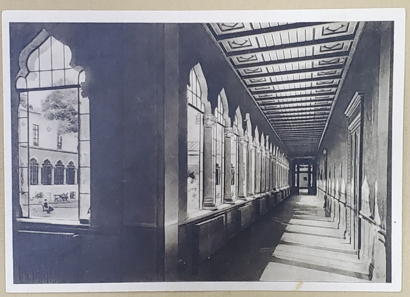 SCOALA CENTRALA DE FETE DIN BUCURESTI , 1890 , ARHITECT ION MINCU , CORIDORUL DE LA CLASELE I -III  , CARTE POSTALA , INTERBELICA