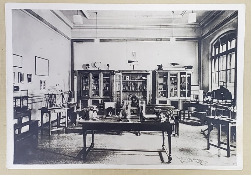 SCOALA CENTRALA DE FETE DIN BUCURESTI , 1890 , ARHITECT ION MINCU , SALA DE FIZICA  , CARTE POSTALA , INTERBELICA