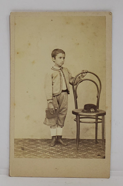SCOLAR IN STUDIO , FOTOGRAFIE FORMAT C.D.V. , SFARSITUL SEC. XIX