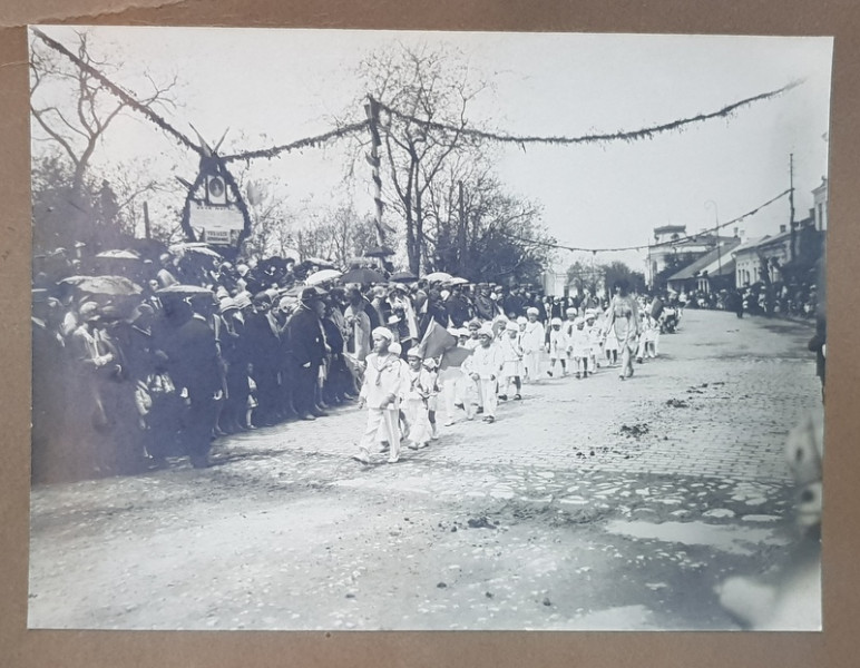 SCOLARI  LA DEFILAREA DE 10 MAI , FOTOGRAFIE , 1929