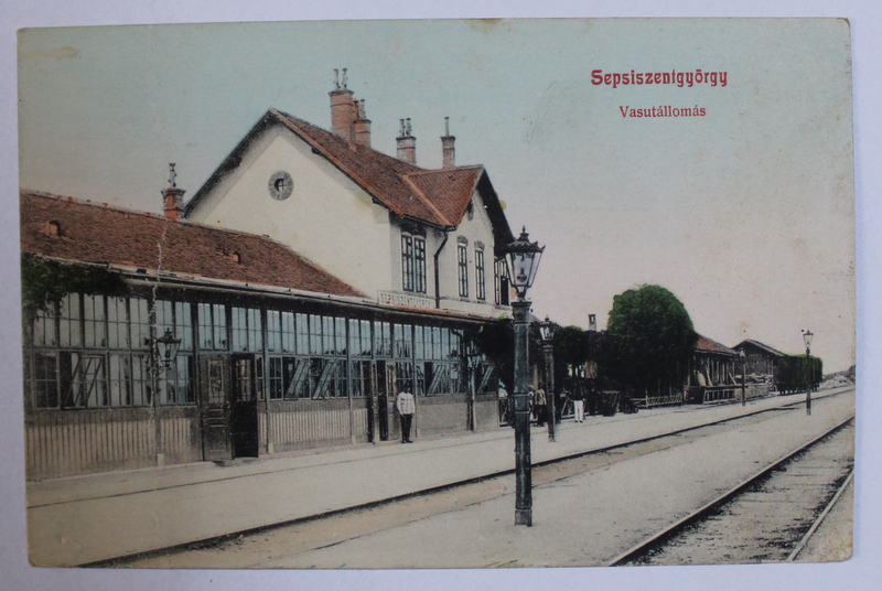 SEPSISZENTGYORGY ( SFANTUL GHEORGHE  - COVASNA ) - GARA , CARTE POSTALA ILUSTRATA , POLICROMA, CIRCULATA , INCEPUT DE SECOL XX