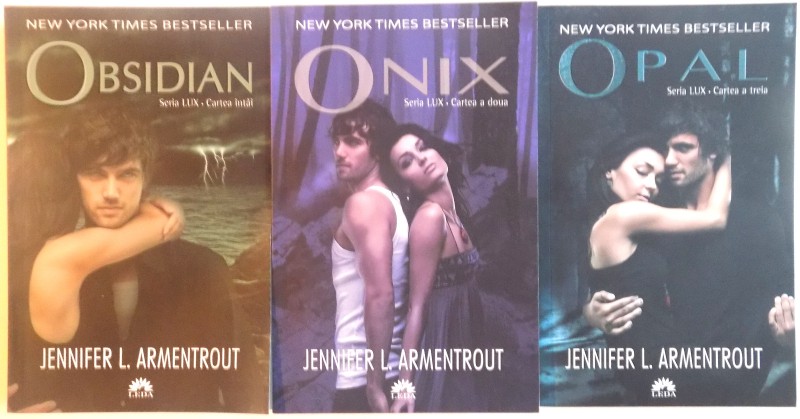SERIA LUX, VOL I (OBSIDIAN) - VOL. II (ONIX) - VOL. III (OPAL) de JENNIFER L. ARMENTROUT, 2014