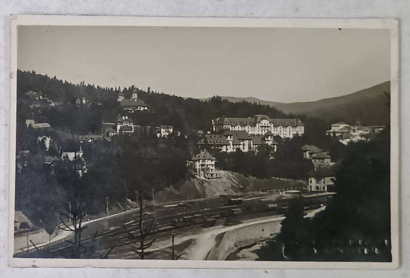 SINAIA , VEDERE GENERALA , IN PLAN APROPIAT GARA SI CALEA FERATA , CARTE POSTALA , INTERBELICA
