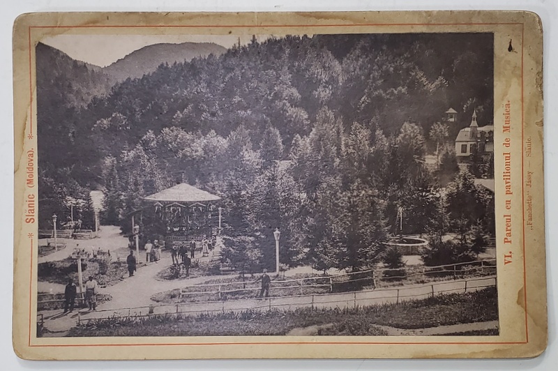 SLANIC MOLDOVA , PARCUL CU PAVILIONUL DE MUZICA , FOTOGRAFIE , CCA. 1900