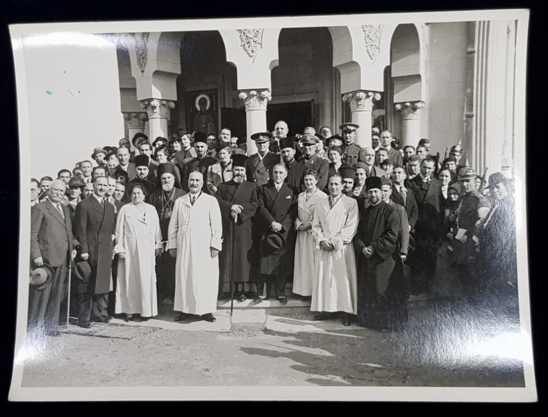 SLUJBA DE SFINTIRE A BISERICII DE LA CRUCEA DE PIATRA  , CALUGARENI , FOTOGRAFIE DE A.GH. EBNER  - BUCURESTI , MONOCROMA , PE HARTIE LUCIOASA , DATATA OCTOMBRIE 1938