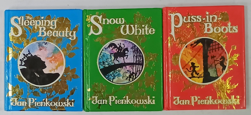SNOW WHITE / THE SLEEPING BEAUTY / PUSS IN BOOTS , illustrated by JAN PIENKOWSKI , SET DE 3  CARTI , FORMAT MIC , 1992