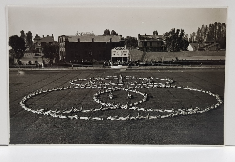 STADION IN BUCURESTI , INAINTEA MECIULUI DE FOTBAL ROMANIA - SERBIA, GRUP DE GIMNASTI IN TIMPUL UNEI DEMONSTRATII PE TEREN , FOTOGRAFIE TIP CARTE POSTALA , MONOCROMA, NECIRCULATA , PERIOADA INTERBELICA