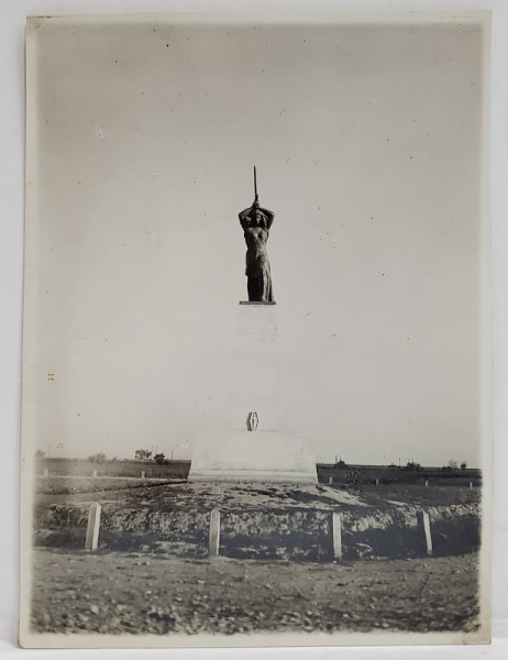 STATUIA VICTORIEI DIN TISITA , VRANCEA , FOTOGRAFIE , INTERBELICA