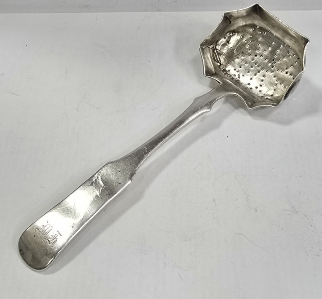 Strecuratoare din argint marcat '84', Rusia, 1867