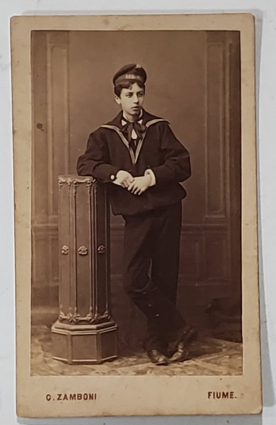 STUDIO C. ZAMBONI , FIUME , TANAR IN COSTUM DE MARINAR , FOTOGRAFIE C.D.V. , SFARSITUL SEC. XIX