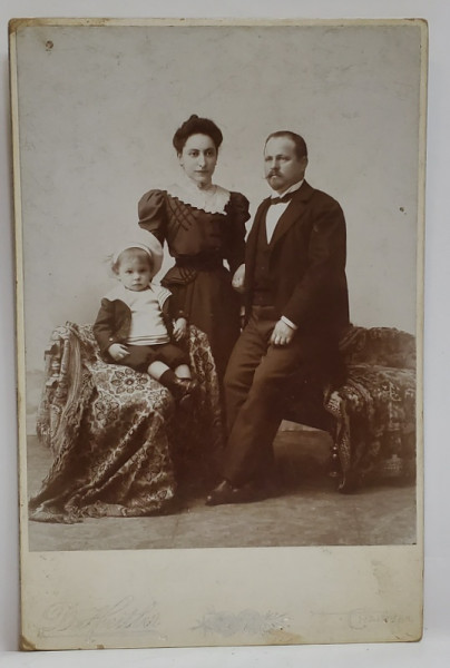 STUDIO D. HEITLER , CRAIOVA, DOCTORUL MARCU CU FAMILIA , FOTOGRAFIE CABINET , CCA. 1900