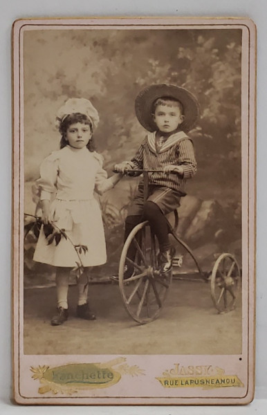 STUDIO FOTO. FANCHETTE , IASI , FETITA SI BAIETEL PE BICICLETA , FOTOGRAFIE C.D.V. , SFARSIT DE SEC. XIX