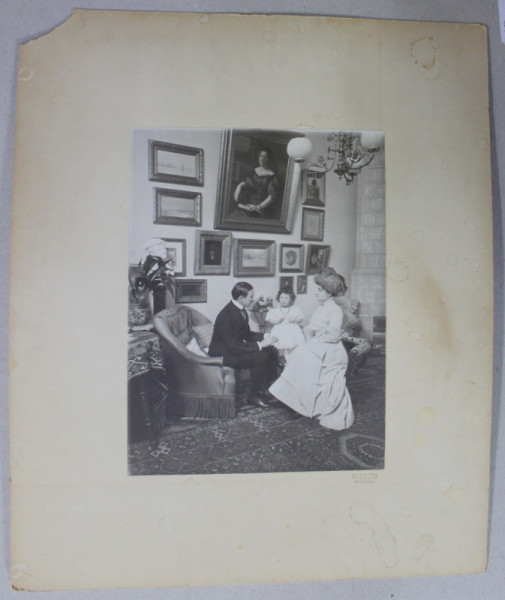 STUDIO FOTO HR. DURATZO , BUCURESTI , FETITA CU PARINTII , INTERIOR , FOTOGRAFIE , CCA. 1900