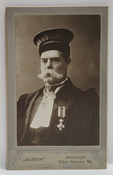 STUDIO JULIETTA , BUCURESTI , INALT MAGISTRAT CU ROBA SI DECORATII , FOTOGRAFIE C.D.V. , SFARSITUL SEC. XIX