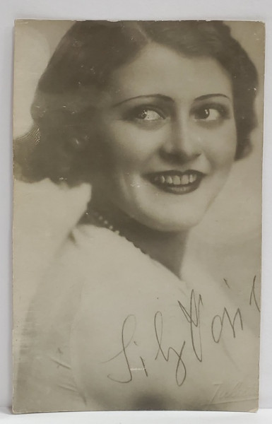 STUDIO  JULIETTA , TANARA CU BLUZA ALBA , FOTOGRAFIE SEMNATA , FORMAT CARTE POSTALA , INTERBELICA