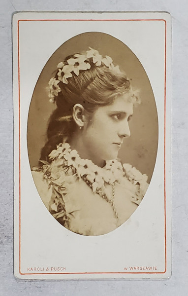 STUDIO KAROLI et PUSCH , VARSOVIA , TANARA CU FLORI IN PAR , FOTOGRAFIE C.D.V. , CCA. 1900