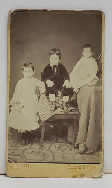 STUDIO ' MASSON OF CLOSTER ' , PARIS , I er ANNE 1871 , TREI COPII IN STUDIO , FOTOGRAFIE TIP C.D.V