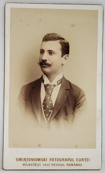 STUDIO SWIATONIOWSKI , IASI , TANAR CU MUSTATA SI CRAVATA , FOTOGRAFIE C.D.V. , SFARSITUL SEC. XIX