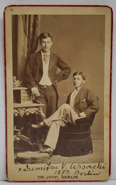 STUDIO TH . JOOP , BERLIN , DOI TINERI ROMANI IN STUDIO , FOTOGRAFIE C.D.V. , 1879