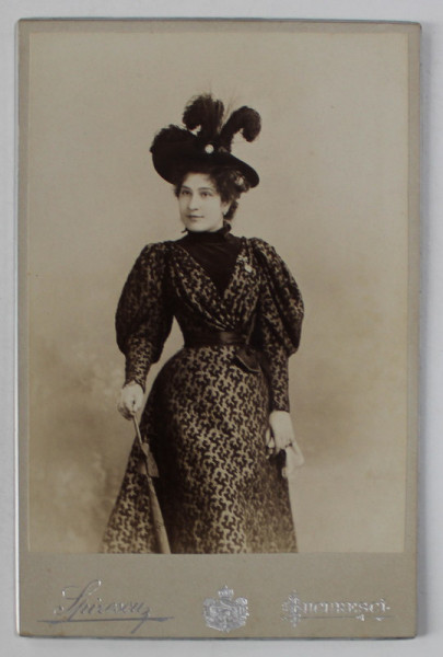 STUDIO W. OPPELT , BUCURESTI , DOAMNA CU UMBRELA SI PALARIE , FOTOGRAFIE CABINET , CCA. 1900