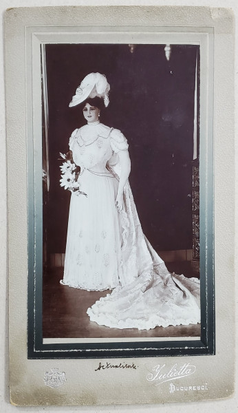 STUDIO JULIETTA  BUCURESTI, MANECHIN CU ROCHIE DE MIREASA , FOTOGRAFIE CABINET , CCA . 1900