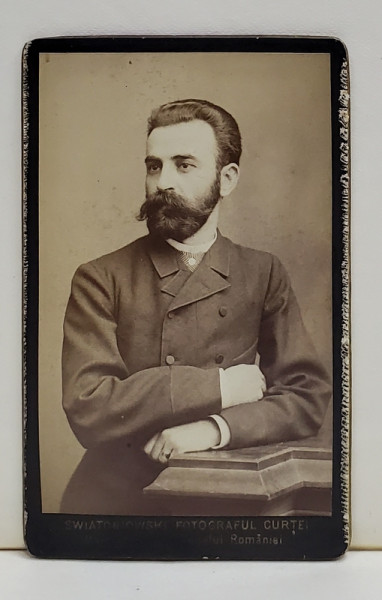 SWIATONIOWSKI , FOTOGRAF AL CURTII REGALE , IASI , BARBAT  CU BARBA SI REDINGOTA , FOTOGRAFIE TIP. C.D.V. , SFARSITUL SEC. XIX