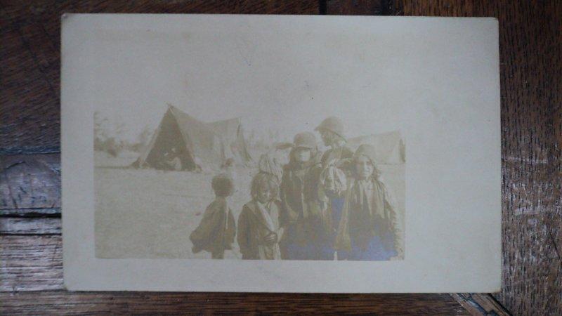Tabara de tigani cu copiii 1915