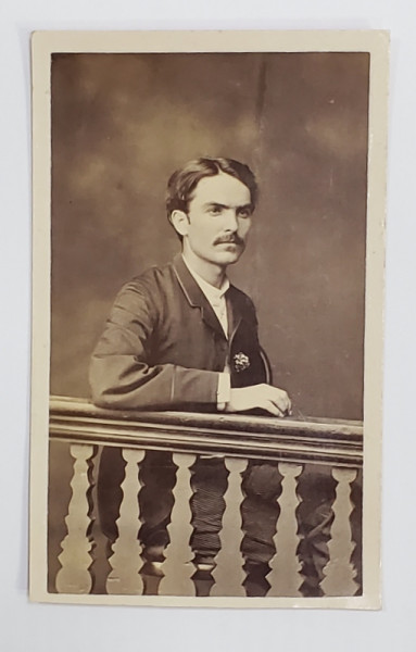 TANAR CU MUSTATA  , IN STUDIO , FOTOGRAFIE TIP C.D.V. , SFARSITUL SEC. XIX