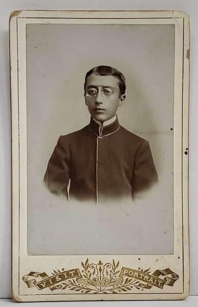 TANAR CU OCHELARI , FOTOGRAFIE C.D.V. , CCA. 1900