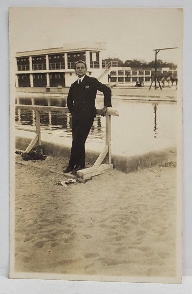 TANAR IN COSTUM DE STRADA , LA STRANDUL TINERETULUI DE LA SOSEA , FOTOGRAFIE FORMAT CARTE POSTALA , INTERBELICA