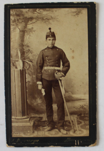TANAR IN UNIFORMA MILITARA , IN STUDIO , FOTOGRAFIE , CCA. 1900