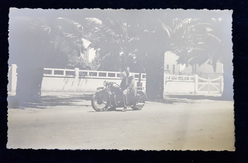 TANAR PE MOTOCICLETA , FOTOGRAFIE TIP CARTE POSTALA , MONOCROMA, PE HARTIE CRETATA , DATATA PE VERSO 1935