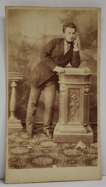 TANAR POZAND IN STUDIO , FOTOGRAFIE C.D.V. , SFARSITUL SEC. XIX