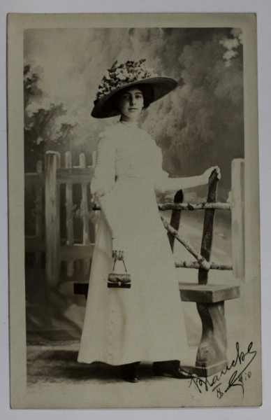 TANARA BLANCHE  IN STUDIO , CARTE POSTALA EXPEDIATA DOCTORULUI A. MARCU DIN CRAIOVA , 1910